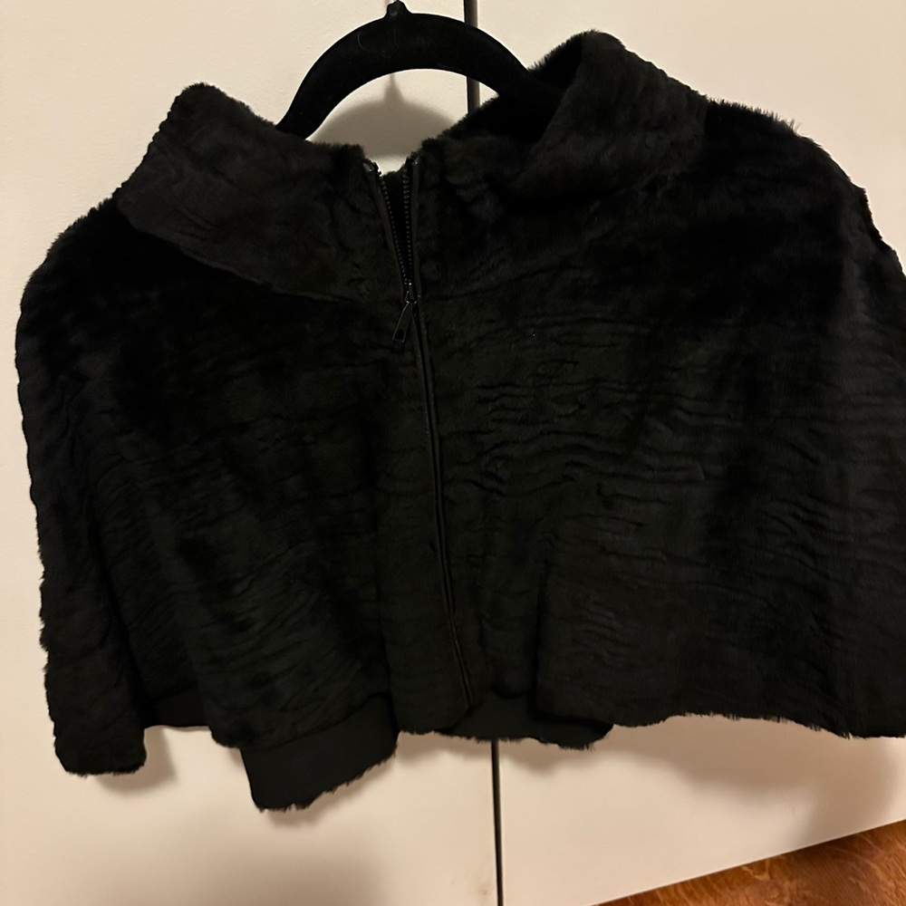 BNWT Lafayette 148 Shearling Cape/stole